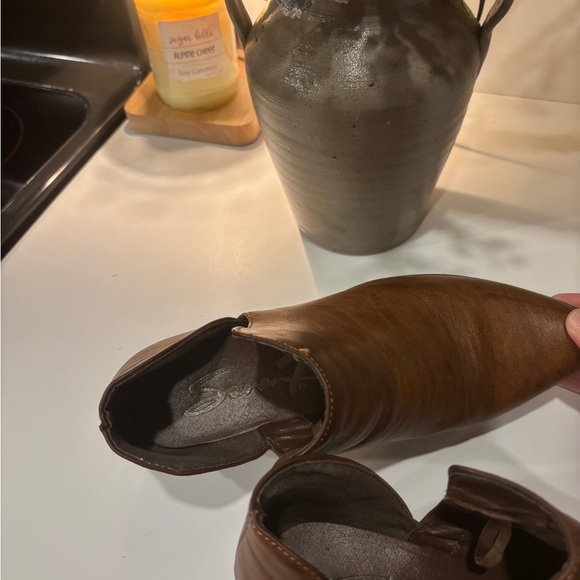 Seven7 Tan Leather Ankle Booties - Picture 5 of 9